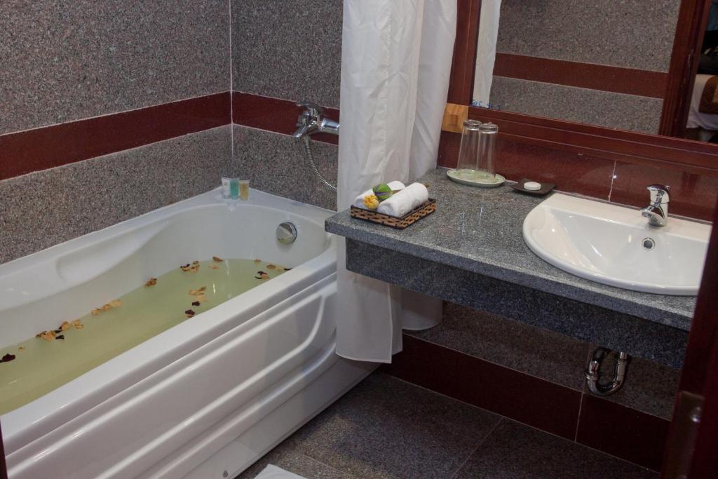 Dlgl - Dung Quat Hotel Kuang Ngai Oda fotoğraf